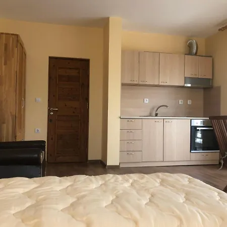 самостоятелно студио в комплекс Pretty House влас сезон 2021 г شقة